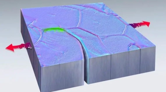 Учёные проследили эффект самозаживления микроскопических трещин в металле