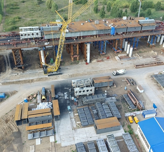 Продолжается возведение металлоконструкций при строительстве моста через Каму