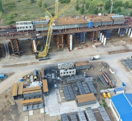 Продолжается возведение металлоконструкций при строительстве моста через Каму