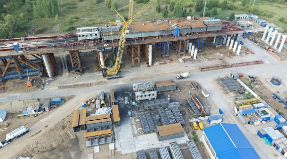 Продолжается возведение металлоконструкций при строительстве моста через Каму