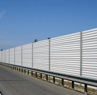 На новой эстакаде возле "Калины" устанавливают шумозащитные экраны