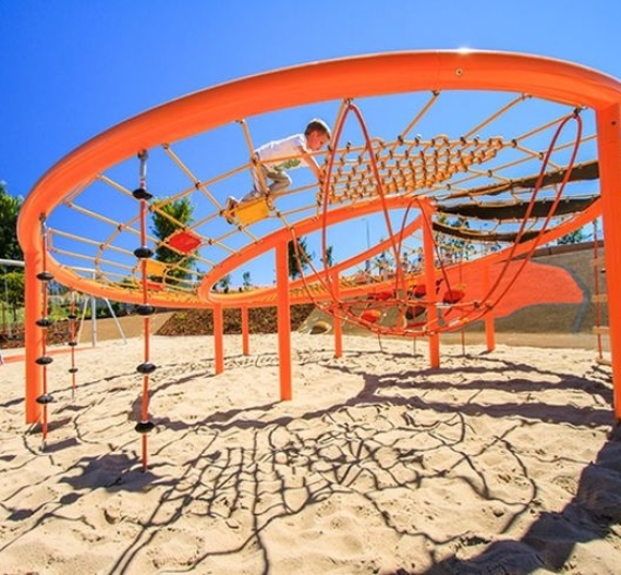 Классические и современные конструкции для детских площадок