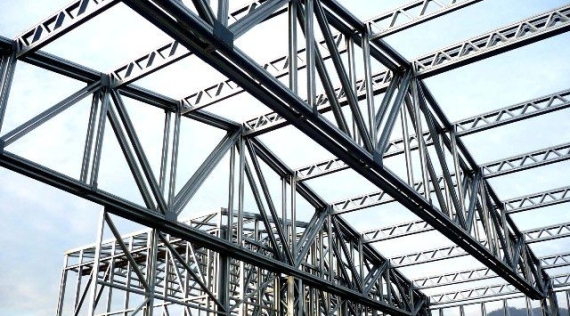 Преимущества и особенности стальных стропильных ферм