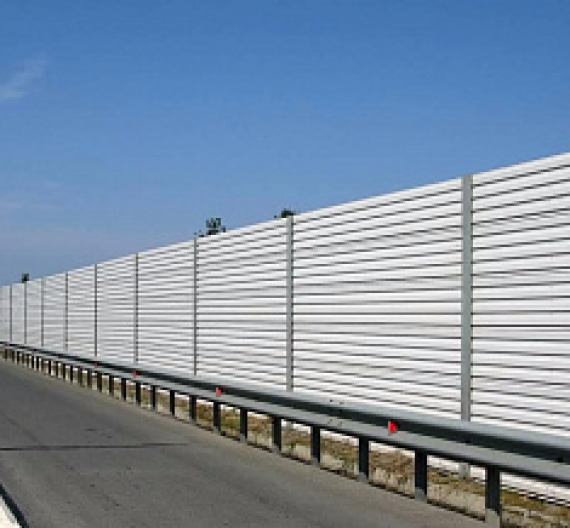 На новой эстакаде возле "Калины" устанавливают шумозащитные экраны